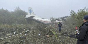 To τετρακινητήριο μεταγωγικό συνετρίβη κοντά στο αεροδρόμιο του Λβιβ στη δυτική Ουκρανία