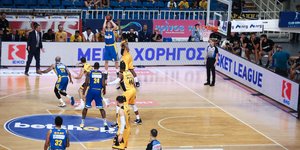 Φάση από τον αγώνα μπάσκετ ΑΕΚ-Περιστέρι