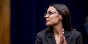 Η Αλεξάνδρια Οκάσιο Κορτές χαμογελά