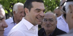 Αλέξης Τσίπρας προφίλ χαμογελάει