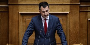 Ο Αλέξης Χαρίτσης στο βήμα της Βουλής