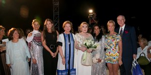 Μαριάννα Βαρδινογιάννη με Άννα Μαρία Γλίξμπουργκ, την κόρη της Θεοδώρα και την Τατιάνα Μπλάτνικ