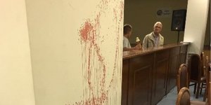 Aστακός : Ο πρώην δήμαρχος γέμισε με αίματα το Δημοτικό Συμβούλιο -Έκανε «φλεβοκέντηση»