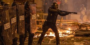 Επεισόδια μεταξύ αστυνομικών και διαδηλωτών στη Βαρκελώνη