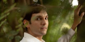 Ο Ιωάννης Αθανασόπουλος στον ρόλο του Γιάννου από τις «Άγριες Μέλισσες»