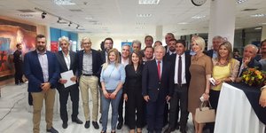 Ο Λευτέρης Αυγενάκης με τα μέλη της επιτροπής Μορφωτικών Υποθέσεων