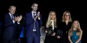 Τουσκ και Μπακογιάννης με την οικογένεια του εκλιπόντα
