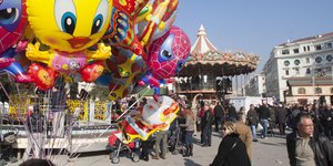 μπαλονια καρουσελ αριστοτελους 