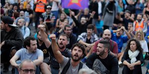 Οι διαδηλωτές βγήκαν και πάλι στους δρόμους της Βαρκελώνης