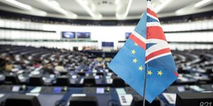 Τα σημαιάκια Βρετανίας και ΕΕ στο Ευρωπαϊκό Κοινοβούλιο στο Στρασβούργο