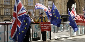 Brexit σημαίες ευρωπαϊκές βρετανικές