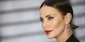 Σαρλίζ Θερόν κοντινό στο πρόσωπο