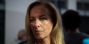 Η Δανάη Στράτου στη σκιά