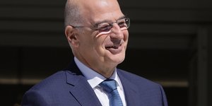 Νίκος Δένδια κατω από ήλιο
