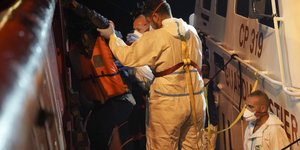 Διάσωση στη Λαμπεντούζα