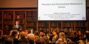 Ο πρύτανης του ΕΚΠΑ Μελέτιος Αθανάσιος Δημόπουλος κατά τη διάρκεια της ομιλίας του