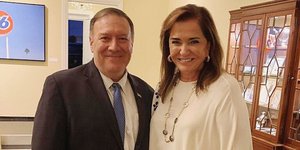 Η Ντόρα Μπακογιάννη με τον Μάικ Πομπέο