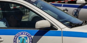 δυο περιπολικά δίπλα δίπλα