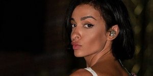 Η Ελένη Φουρέιρα ποζάρει με το μπικίνι της κάνοντας spa