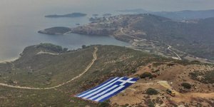 ελληνικη σημαια βουνο