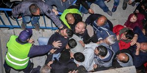 Επεισόδια μεταξύ ατόμων σε λιμάνι