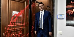 Στον εισαγγελέα 23χρονος που συνελήφθη για την επίθεση στο πολιτικό γραφείο του Βασίλη Κικίλια