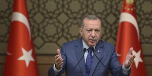 Ο Ερντογάν απειλεί ξανά τους Κούρδους μαχητές στη Συρία
