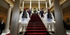 Εύζωνες στο προεδρικό μέγαρο