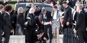 Φαρσέρ τραβάει τον Τζάστιν Τίμπερλεϊκ από το πόδι