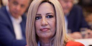 Φώφη Γεννηματά με πορτοκαλι 