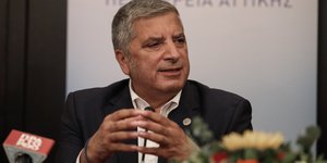 Γιώργος Πατούλης χερια σταυρωμένα