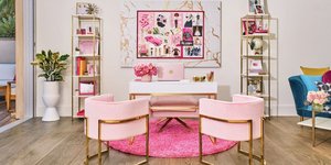 To γραφείο στην έπαυλη της Barbie στο Airbnb