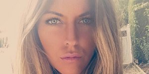 Γαλλίδα με ξανθά μαλλιά και γαλανά μάτια