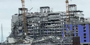 Ξενοδοχείο κατέρρευσε σαν τραπουλόχαρτο