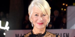 Η Ελεν Μίρεν με πουά φόρεμα στο κόκκινο χαλί