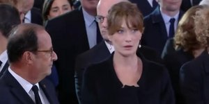 Η Κάρλα Μπρούνι σοκαρισμένη δίπλα στον Φρανσουά Ολάντ