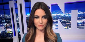 Η Ηλιάνα Παπαγεωργίου με μπλε φόρεμα