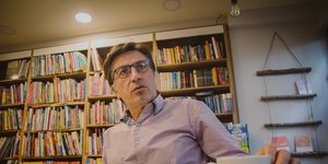 Ο Ηλίας Γκότσης μιλά για το νέο του βιβλίο Η Γραμματική των Αποθεμάτων