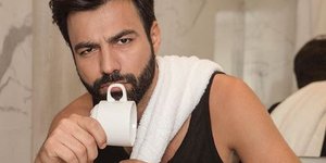 Ο Ανδρέας Γεωργίου με μαύρο φανελάκι