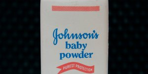 Johnson & Johnson: Δεν βρέθηκαν ίχνη αμίαντου στην παιδική πούδρα