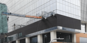 Τρόμος στον αέρα για καθαριστές τζαμιώνs στον Καναδά -Είδαν το χάρο με τα μάτια τους