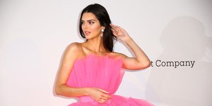 Η Κένταλ Τζένερ με ροζ τούλινο φόρεμα