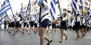 Πόλεμος Κεραμέως ΣΥΡΙΖΑ για τους σημαιοφόρους