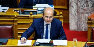 Ο Κωστής Χατζηδάκης στη Βουλή