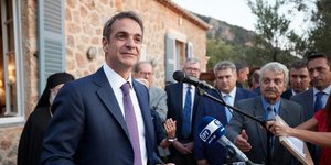 Ο Κυριάκος Μητσοτάκης στην τελετή εγκαινίων της ανακαινισμένης Οικίας των Patrick & Joan Leigh Fermor