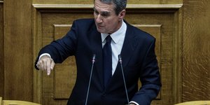Λοβέρδος στη Βουλή για Novartis: Θα καταστρέψω το παραδικαστικό
