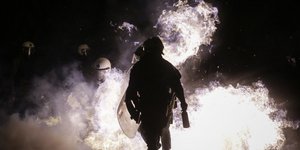 Φλόγες από μολότοφ και ΜΑΤ στα Εξάρχεια