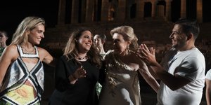 Μαριάννα Γουλανδρή Λαιμού, Μαίρη Κατράντζου, Μαριάννα Βαρδινογιάννη στο Ναό του Ποσειδώνα