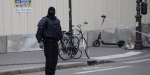 Μασκοφόρος αστυνομικός