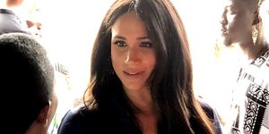 Η Μέγκαν Μαρκλ με μπλε φόρεμα